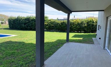 CASA EN VENTA DE 4 AMBIENTES EN LA ALAMEDA