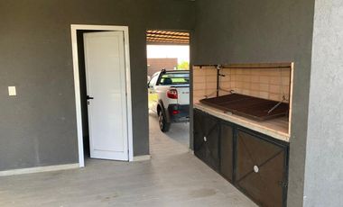 CASA EN VENTA DE 4 AMBIENTES EN LA ALAMEDA