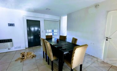 Casa minimalista de 4 amb con local totalmente independiente