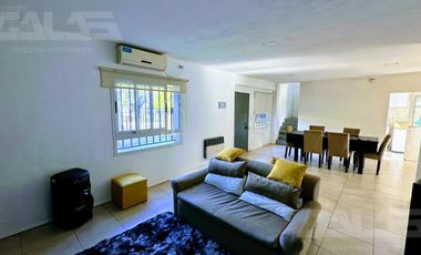 Casa minimalista de 4 amb con local totalmente independiente