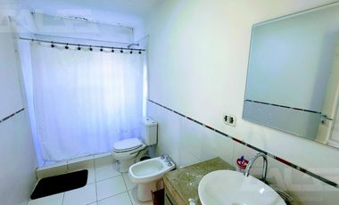 Casa minimalista de 4 amb con local totalmente independiente