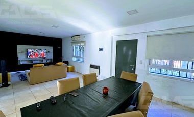 Casa minimalista de 4 amb con local totalmente independiente