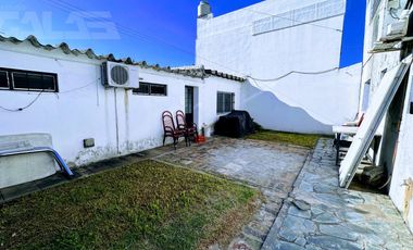 Casa minimalista de 4 amb con local totalmente independiente
