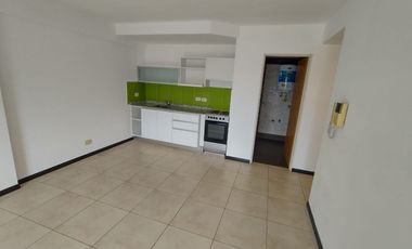 DEPARTAMENTO EN ALQUILER EN MORON SUR - CON COCHERA CUBIERTA