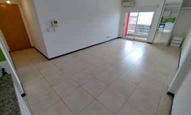 DEPARTAMENTO EN ALQUILER EN MORON SUR - CON COCHERA CUBIERTA