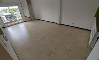 DEPARTAMENTO EN ALQUILER EN MORON SUR - CON COCHERA CUBIERTA