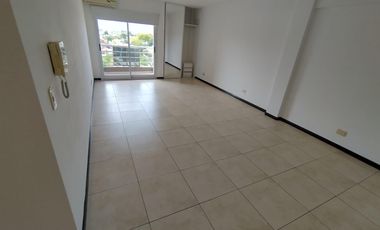 DEPARTAMENTO EN ALQUILER EN MORON SUR - CON COCHERA CUBIERTA