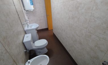 DEPARTAMENTO EN ALQUILER EN MORON SUR - CON COCHERA CUBIERTA