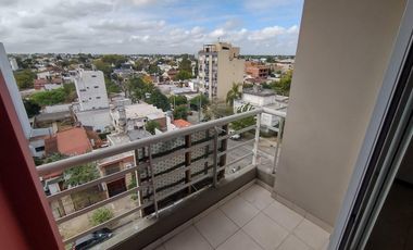 DEPARTAMENTO EN ALQUILER EN MORON SUR - CON COCHERA CUBIERTA