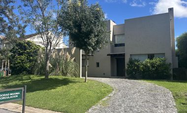 Casa en  Las Glorietas Nordelta