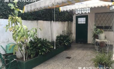 Casa de cuatro ambientes en venta, con cochera - Moron