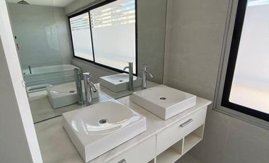 Departamento. Vista al río. 4 amb Dep. Coch doble. Amenities