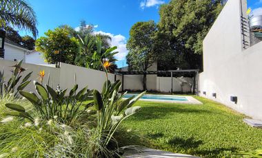 Departamento de tres ambientes con jardín propio en alquiler