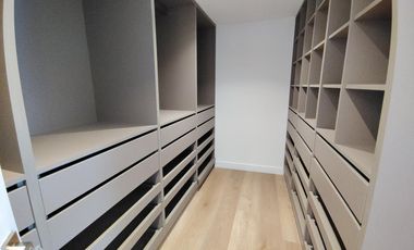 Departamento de tres ambientes con jardín propio en alquiler