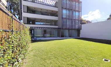 Departamento de tres ambientes con jardín propio en alquiler