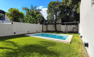 Departamento de tres ambientes con jardín propio en alquiler
