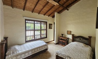 Se Vende Finca en La Tebaida Vía al Valle