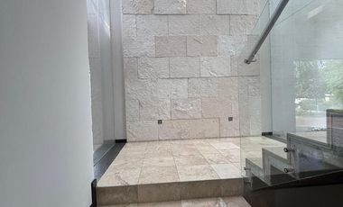 CASA RESIDENCIAL EN RENTA EN EL CLUB Y DENTRO DEL CAMPO DE GOLF TRES MARIAS