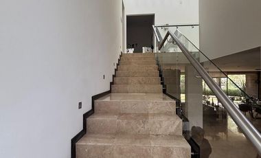 CASA RESIDENCIAL EN RENTA EN EL CLUB Y DENTRO DEL CAMPO DE GOLF TRES MARIAS
