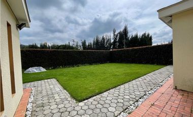 Véndenos hermosa casa en Cajicá
