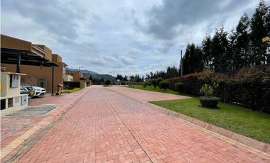 Véndenos hermosa casa en Cajicá