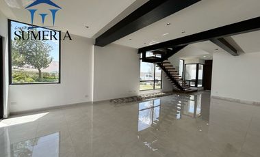 SE VENDE CASA EN ALTOZANO EN ESQUINA
