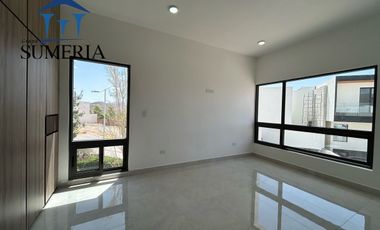 SE VENDE CASA EN ALTOZANO EN ESQUINA