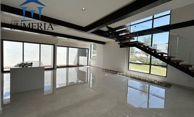 SE VENDE CASA EN ALTOZANO EN ESQUINA