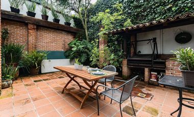 EN VENTA CASA CON SEGURIDAD EN BOSQUES DE LAS LOMAS