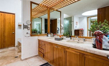 EN VENTA CASA CON SEGURIDAD EN BOSQUES DE LAS LOMAS