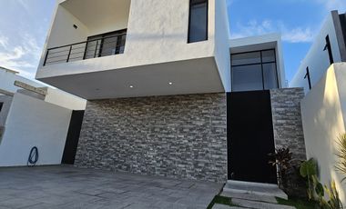 Entrega Inmediata| 3 recámaras| Alberca| Dentro de privada