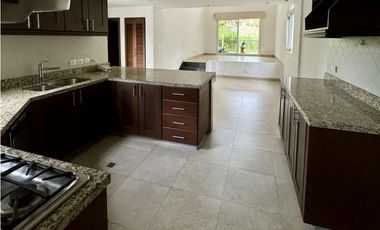 Casa en venta en PH Tucan Country Club- Ancon (AB)