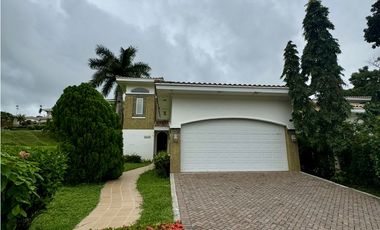 Casa en venta en PH Tucan Country Club- Ancon (AB)