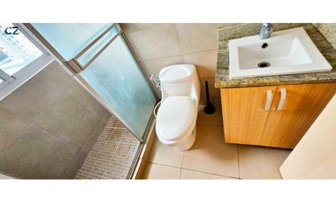 Se alquila apartamento amoblado en el PH Rokas Condado del Rey