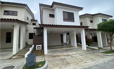BRISAS DEL GOLF / PH GARDENIAS / 248M2 / 3 HABITACIONES