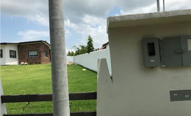 Venta de Terreno en Punta Barco - Complejo privado 