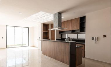 Casa en  venta en Lomas de Angelopolis con 4 recamaras y jardín
