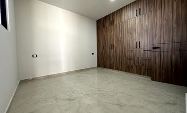 Casa en  venta en Lomas de Angelopolis con 4 recamaras y jardín