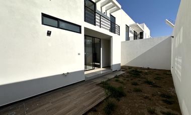 Casa en  venta en Lomas de Angelopolis con 4 recamaras y jardín