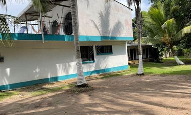 Cabaña en Venta en Coveñas, Segunda Ensenada: Lote de 1.600 m² con Casa de 200 m² con 4 Alcobas y Alta Rentabilidad