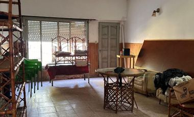 CASA EN VENTA EN PEHUAJÓ A REFACCIONAR