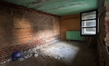 CASA EN VENTA EN PEHUAJÓ A REFACCIONAR