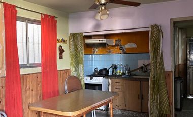 CASA EN VENTA EN PEHUAJÓ A REFACCIONAR