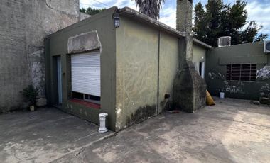 CASA EN VENTA EN PEHUAJÓ A REFACCIONAR