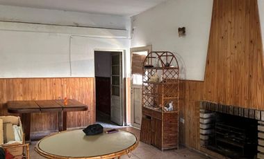 CASA EN VENTA EN PEHUAJÓ A REFACCIONAR