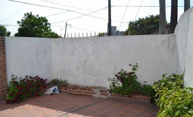 CASA 5 AMB VENTA CLAYPOLE CON QUINCHO Y COCHERA