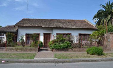 CASA 5 AMB VENTA CLAYPOLE CON QUINCHO Y COCHERA