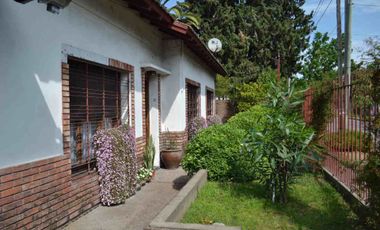 CASA 5 AMB VENTA CLAYPOLE CON QUINCHO Y COCHERA