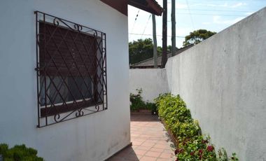 CASA 5 AMB VENTA CLAYPOLE CON QUINCHO Y COCHERA