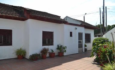 CASA 5 AMB VENTA CLAYPOLE CON QUINCHO Y COCHERA